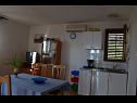 Appartamenti Jozo - 150 m from pebble beach: A1(2), A2(2), A3(2), A4(4), A5(4) Gradac - Riviera Makarska  - Appartamento - A3(2): la cucina con la sala da pranzo