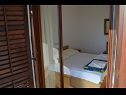 Appartamenti Jozo - 150 m from pebble beach: A1(2), A2(2), A3(2), A4(4), A5(4) Gradac - Riviera Makarska  - Appartamento - A2(2): la camera da letto