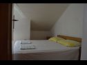 Appartamenti Jozo - 150 m from pebble beach: A1(2), A2(2), A3(2), A4(4), A5(4) Gradac - Riviera Makarska  - Appartamento - A5(4): la camera da letto