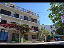 Appartamenti Jozo - 150 m from pebble beach: A1(2), A2(2), A3(2), A4(4), A5(4) Gradac - Riviera Makarska  - la casa