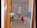 Appartamenti Jozo - 150 m from pebble beach: A1(2), A2(2), A3(2), A4(4), A5(4) Gradac - Riviera Makarska  - Appartamento - A4(4): il bagno con la toilette