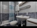 Appartamenti Vlatko - affordable & cosy: SA1(4), SA2(2+2), SA3(2+2) Krvavica - Riviera Makarska  - Studio appartamento - SA3(2+2): il bagno con la toilette