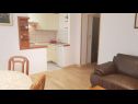 Appartamenti Mila - 2 bedrooms and free parking: A4(4), A5(5) Makarska - Riviera Makarska  - Appartamento - A5(5): la cucina con la sala da pranzo