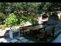 Appartamenti Sunny - quiet and relaxing A1(2+2), A2(2+1) Makarska - Riviera Makarska  - il cortile