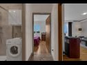 Appartamenti Josip - panoramic sea view & parking: A1(4+2) Makarska - Riviera Makarska  - Appartamento - A1(4+2): il corridoio