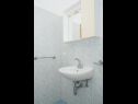 Appartamenti Željko - spacious and affordable A1(6+2), SA2(2), SA3(2), SA4(2+1) Makarska - Riviera Makarska  - Studio appartamento - SA2(2): il bagno con la toilette