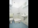 Appartamenti Željko - spacious and affordable A1(6+2), SA2(2), SA3(2), SA4(2+1) Makarska - Riviera Makarska  - Studio appartamento - SA3(2): il bagno con la toilette