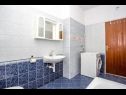 Appartamenti Željko - spacious and affordable A1(6+2), SA2(2), SA3(2), SA4(2+1) Makarska - Riviera Makarska  - Studio appartamento - SA4(2+1): il bagno con la toilette
