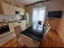 Appartamenti Željko - spacious and affordable A1(6+2), SA2(2), SA3(2), SA4(2+1) Makarska - Riviera Makarska  - Appartamento - A1(6+2): la cucina con la sala da pranzo
