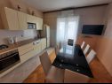 Appartamenti Željko - spacious and affordable A1(6+2), SA2(2), SA3(2), SA4(2+1) Makarska - Riviera Makarska  - Appartamento - A1(6+2): la cucina con la sala da pranzo