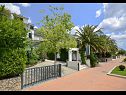 Appartamenti Gianni - modern & great location: SA1(2), A2(2+2), A3(2+2) Makarska - Riviera Makarska  - il parcheggio (casa e dintorni)
