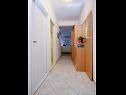 Appartamenti Zrine - comfortable with a balcony: A1(2+2) Makarska - Riviera Makarska  - Appartamento - A1(2+2): il corridoio