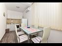 Appartamenti Pet - 300 m from beach: A1(5) Makarska - Riviera Makarska  - Appartamento - A1(5): la cucina con la sala da pranzo