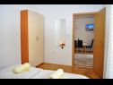 Appartamenti e camere Ljuba - 130 meter from sea SA1(2), SA2(2+1), SA6(2+1), A4(2+1), R3(2+1), R7(2+1) Makarska - Riviera Makarska  - Appartamento - A4(2+1): la camera da letto
