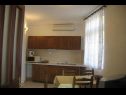 Appartamenti Sini - with parking : A1 (4+1), SA2 (2), SA3 (2), A4 (3+1) Makarska - Riviera Makarska  - Appartamento - A1 (4+1): la cucina con la sala da pranzo