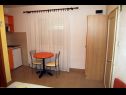 Appartamenti Sini - with parking : A1 (4+1), SA2 (2), SA3 (2), A4 (3+1) Makarska - Riviera Makarska  - Studio appartamento - SA3 (2): la cucina con la sala da pranzo