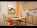 Appartamenti Sve - with parking : A2(2+2) Makarska - Riviera Makarska  - Appartamento - A2(2+2): la cucina con la sala da pranzo