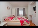 Appartamenti e camere JoviZe - free parking R1(2+1), R2(2+1), R3(2), A4(2+2), A5(2+2), A6(2+2), SA7(2) Makarska - Riviera Makarska  - Camera - R3(2): la camera da letto