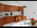 Appartamenti Angel - nice garden: A1(4), SA(2) Makarska - Riviera Makarska  - Appartamento - A1(4): la cucina con la sala da pranzo