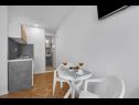 Appartamenti Ivica - 100m from the beach: SA1(2+1) ljubicasti, SA3(2) narancasti Makarska - Riviera Makarska  - Studio appartamento - SA3(2) narancasti: la cucina con la sala da pranzo