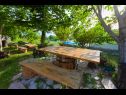 Casa vacanza Tonci - comfortable & surrounded by nature: H(8+2) Tucepi - Riviera Makarska  - Croazia - il giardino