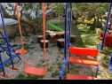 Appartamenti Antisa - with playground: A1 jug(4+1), A2 sjever(4) Tucepi - Riviera Makarska  - parco giochi per i bambini