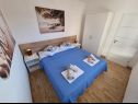Appartamenti Gogi - 100 m from beach: A6(4+1), A1(2+1), A2(2+1), A8(4+2) Zivogosce - Riviera Makarska  - Appartamento - A8(4+2): la camera da letto