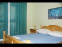 Appartamenti Sonja - by the sea: A1 Veliki (6+1), A2 Mali(2+1) Zivogosce - Riviera Makarska  - Appartamento - A1 Veliki (6+1): la camera da letto