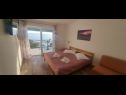 Appartamenti Gogi - 100 m from beach: A6(4+1), A1(2+1), A2(2+1), A8(4+2) Zivogosce - Riviera Makarska  - Appartamento - A1(2+1): la camera da letto