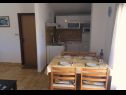 Appartamenti e camere Ognjen- family apartments with free parking A1(2+2), SA3(2), R1(2), A5 (4+2) Betina - Isola di Murter  - Appartamento - A1(2+2): la cucina con la sala da pranzo