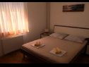 Appartamenti e camere Ognjen- family apartments with free parking A1(2+2), SA3(2), R1(2), A5 (4+2) Betina - Isola di Murter  - Appartamento - A5 (4+2): la camera da letto