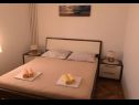 Appartamenti e camere Ognjen- family apartments with free parking A1(2+2), SA3(2), R1(2), A5 (4+2) Betina - Isola di Murter  - Appartamento - A5 (4+2): la camera da letto