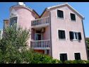 Appartamenti Dragan  - close to the sea & center: A2(3+1), A3(3+1), A4(3+1), A5(3+1), A6(3+1) Jezera - Isola di Murter  - la casa
