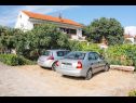 Appartamenti Slavica - free parking A1 Mali (3), A2 Veliki (4) Jezera - Isola di Murter  - il parcheggio