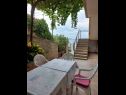 Appartamenti Bila - 15m from the sea: A1(6) Tisno - Isola di Murter  - la terrazza ortense