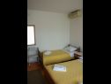 Appartamenti Zdravko - 150 m from sandy beach: SA1(3), SA2(3), A3(5) Duce - Riviera Omis  - Studio appartamento - SA1(3): l’intreno