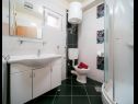 Appartamenti Milica - sea view : A1(2+2), A2(2+2) Krilo Jesenice - Riviera Omis  - Appartamento - A1(2+2): il bagno con la toilette