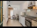 Appartamenti Milica - sea view : A1(2+2), A2(2+2) Krilo Jesenice - Riviera Omis  - Appartamento - A2(2+2): la cucina con la sala da pranzo