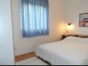 Appartamenti Mari - 40 m from sea: A1(4), A2(2+2), SA3(2) Krilo Jesenice - Riviera Omis  - Appartamento - A2(2+2): la camera da letto