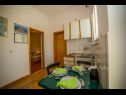 Appartamenti Saga - with swimming pool A2(2+1), A3(6+1) Lokva Rogoznica - Riviera Omis  - Appartamento - A2(2+1): la cucina con la sala da pranzo