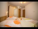 Appartamenti Saga 2 - with swimming pool A6(4+1), A7 (2+2), A8 (4+1) Lokva Rogoznica - Riviera Omis  - Appartamento - A8 (4+1): la camera da letto