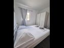 Appartamenti May - with sea view: A1(2+2), A2(6)  Marusici - Riviera Omis  - Appartamento - A2(6) : la camera da letto