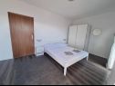 Appartamenti May - with sea view: A1(2+2), A2(6)  Marusici - Riviera Omis  - Appartamento - A2(6) : la camera da letto