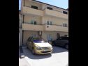 Appartamenti Zdravko - with parking : A1(4+1) Omis - Riviera Omis  - il parcheggio