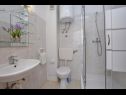Appartamenti Rene - seaview & parking space: A1(2+2), A2(2+2), A3(6+2) Omis - Riviera Omis  - Appartamento - A1(2+2): il bagno con la toilette