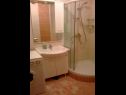 Appartamenti Tom - 500 m from sea: A1(2+2) Omis - Riviera Omis  - Appartamento - A1(2+2): il bagno con la toilette
