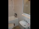 Appartamenti Mako - 15m from beach: A1(7), B2(2+3), SA C3(2), D4(5) Pisak - Riviera Omis  - Studio appartamento - SA C3(2): il bagno con la toilette