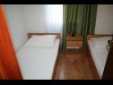 Appartamenti Ivo - sea view; A1(2+2), A3(2+2), A5(4), SA4(2+1), SA2(2+1) Pisak - Riviera Omis  - Appartamento - A3(2+2): la camera da letto