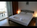 Appartamenti Ivo - sea view; A1(2+2), A3(2+2), A5(4), SA4(2+1), SA2(2+1) Pisak - Riviera Omis  - Appartamento - A5(4): la camera da letto
