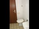 Appartamenti Mirja - only 50 m from sea: A1(2+2) Pisak - Riviera Omis  - Appartamento - A1(2+2): il bagno con la toilette